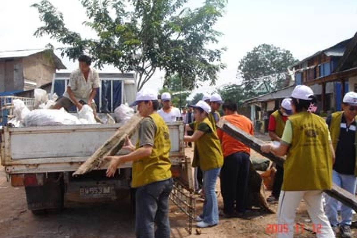 Menebarkan Cinta Kasih Kepada Mereka Kurang Mampu 