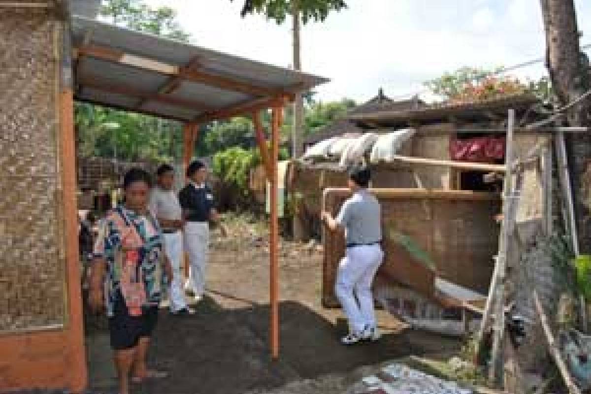 Rumah Mungil untuk Nenek Amlah (Bag. 2)