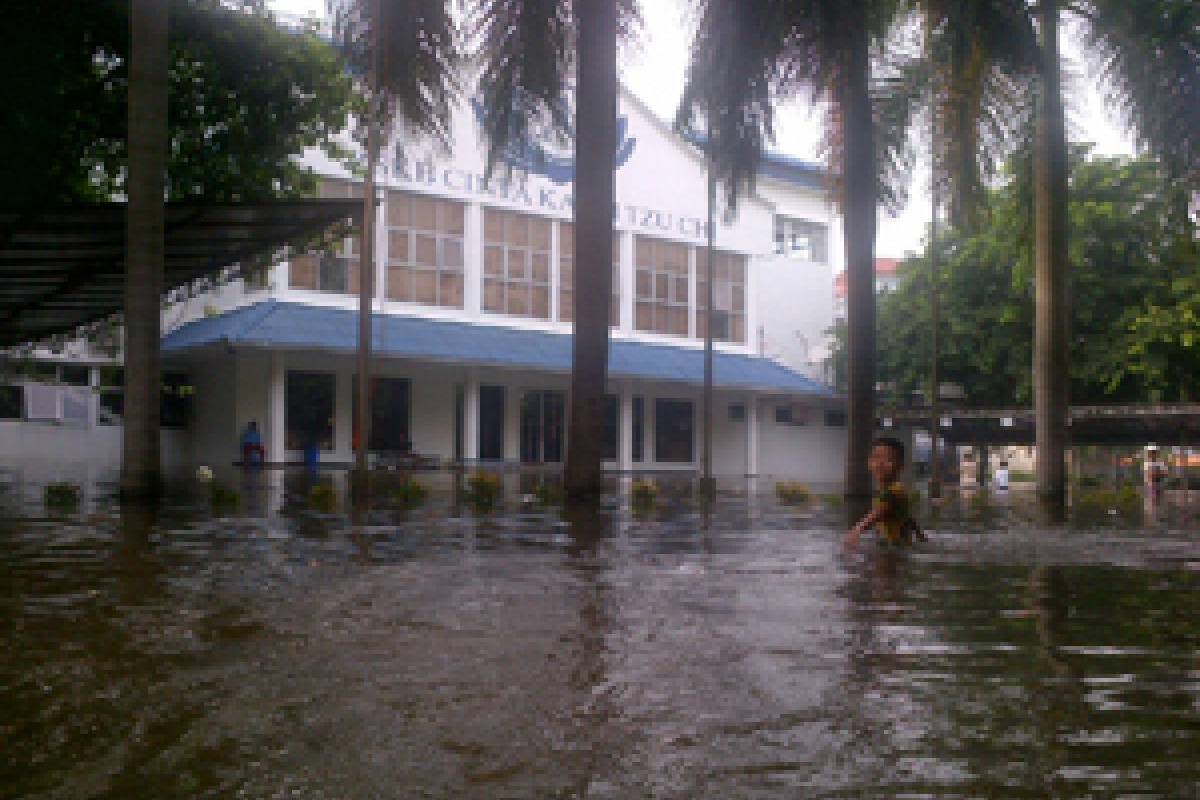 Banjir Jakarta: Dapur Umum dan Baksos di Perumahan Cinta Kasih