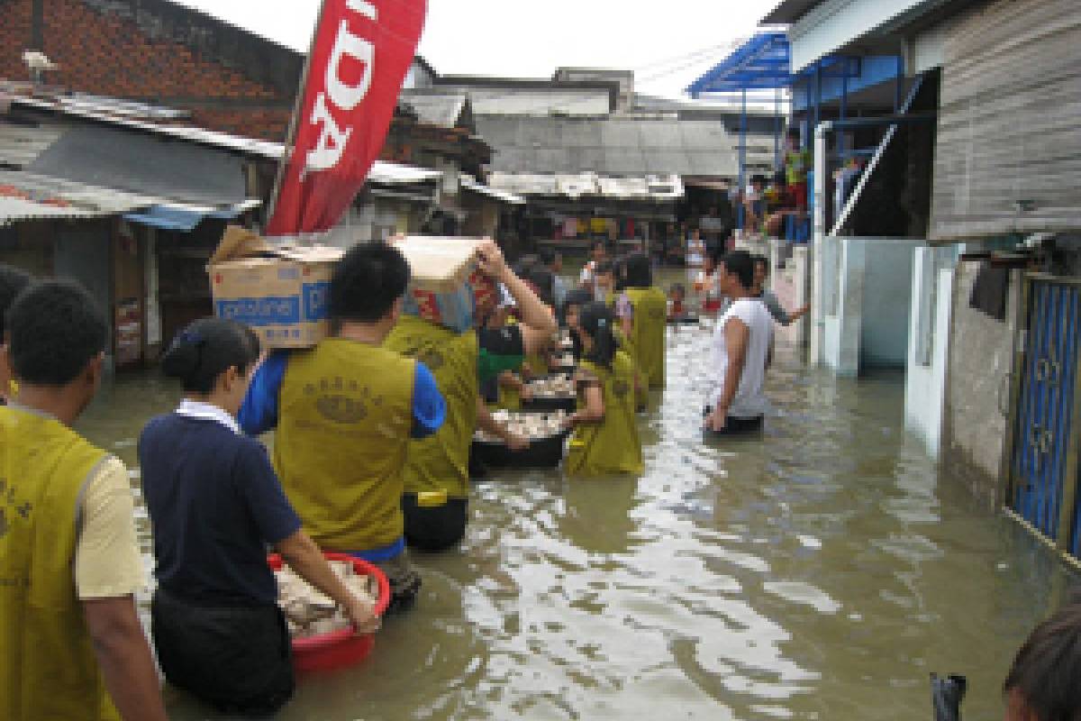 Banjir Jakarta: Mengasihi Sesama, Memberi yang Terbaik
