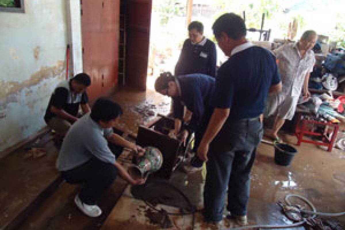 Meringankan Duka di Tengah Bencana Manado