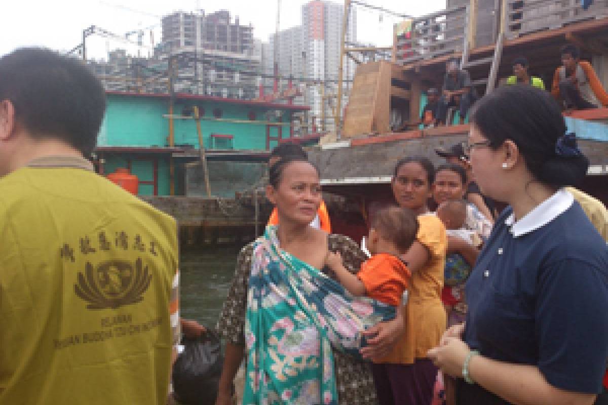 Banjir Jakarta: Berbagi Dengan Korban Banjir Muara Baru