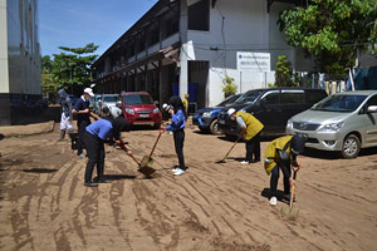 Banjir Manado: Prajurit Semut yang Penuh Semangat