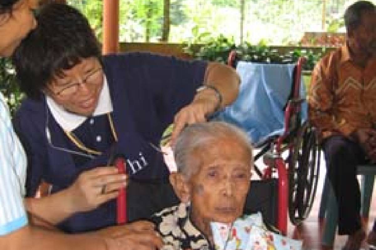 Para lansia Senang Mendapat Kunjungan Relawan Tzu Chi  