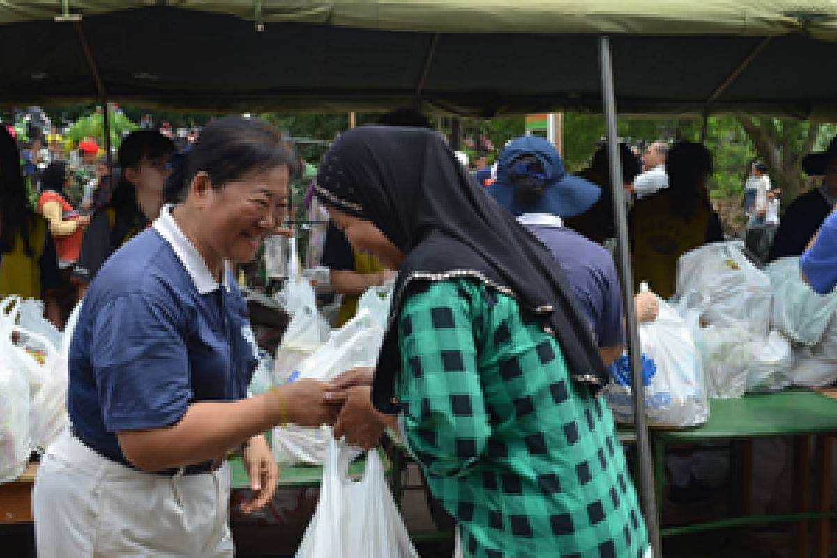 Banjir Serang: Mereka Tersenyum Bahagia