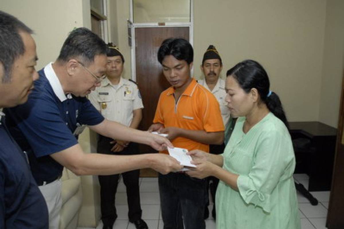 Menyatukan Kembali Anggota Keluarga