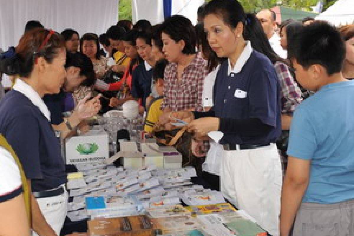 Bazar Amal untuk Padang