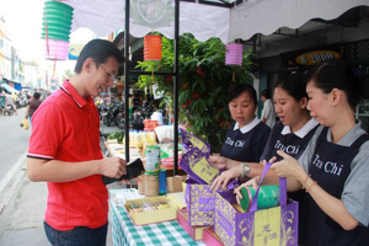 Kue Bulan Cinta Kasih 