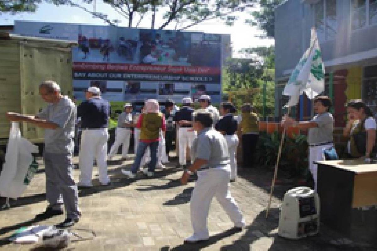 Pembagian Paket Hari Raya Idul Fitri 