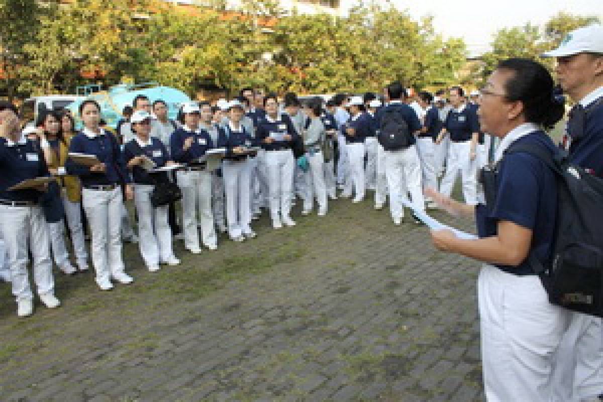 Pembagian Kupon Beras di Kapuk Muara