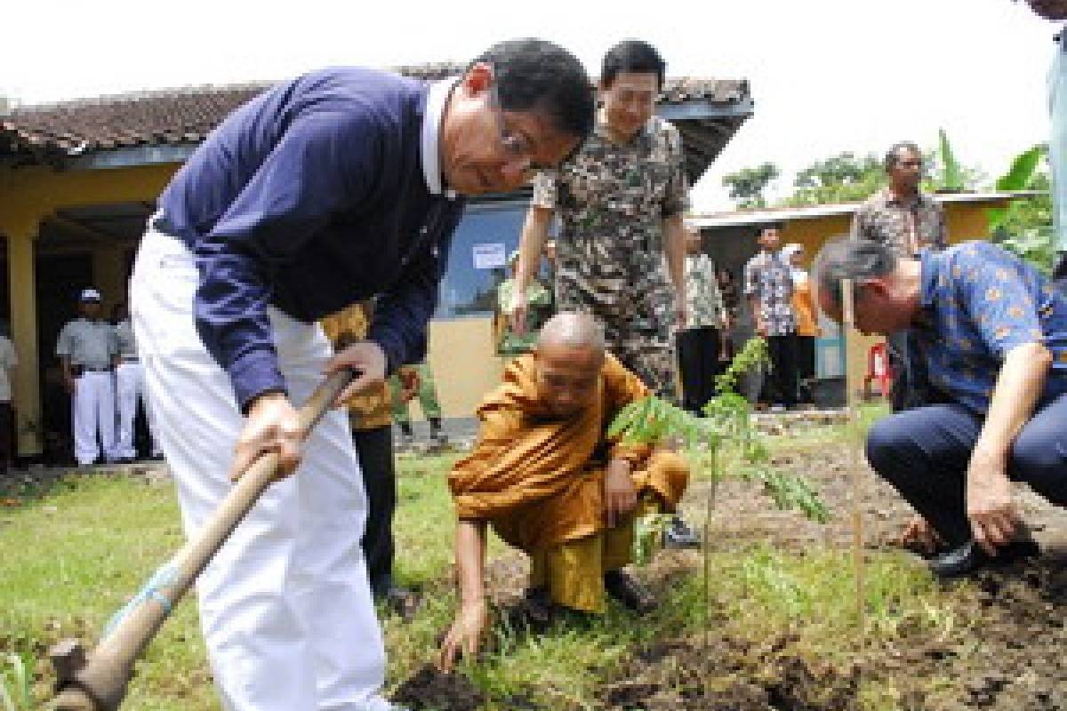 Saluran Air Bersih untuk Giriasih