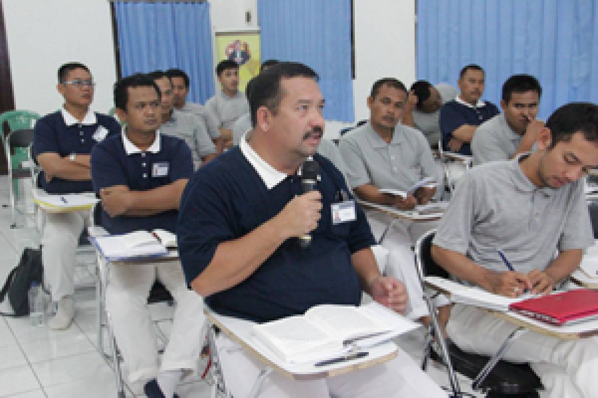 Bedah Buku: Membedah Buku, Menimba Ilmu