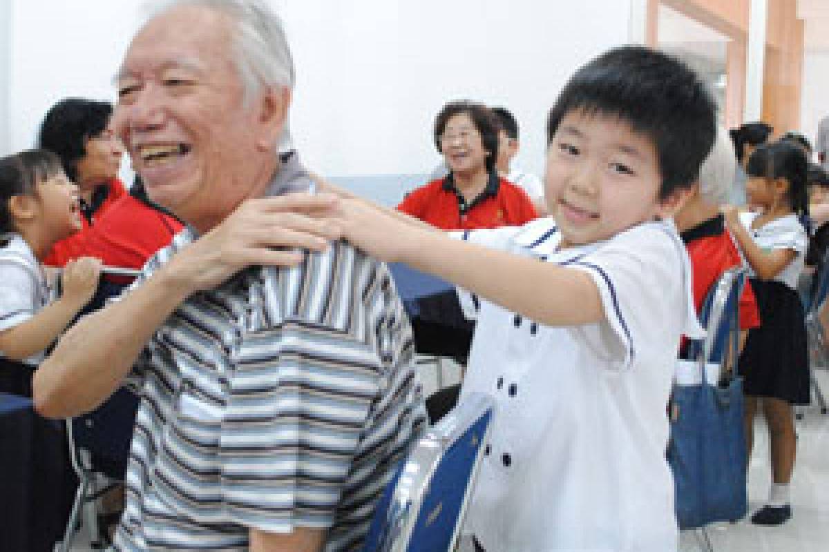 Kunjungan Opa dan Oma ke Sekolah Tzu Chi