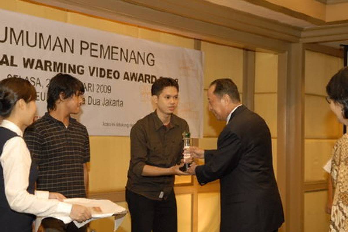 <em>Global Warming Video Award</em>