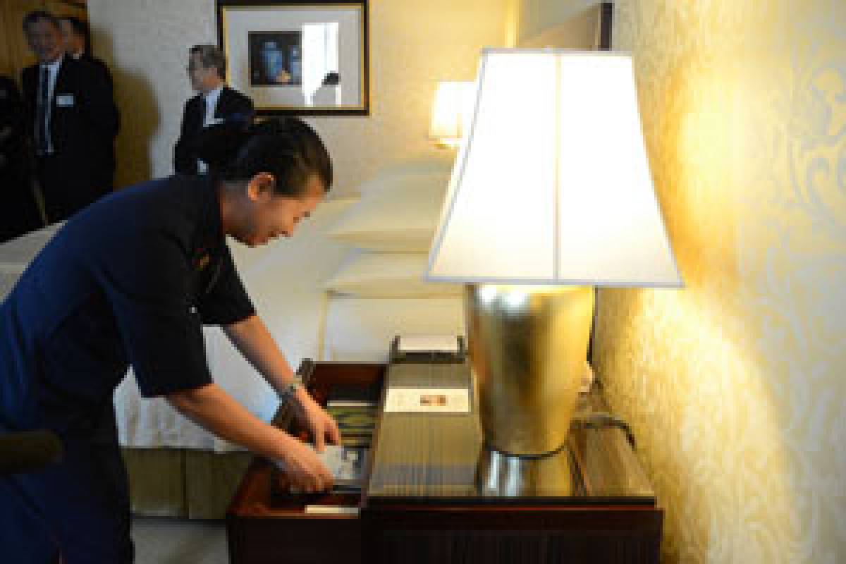 Menyebarkan Untaian Kata Perenungan Master Cheng Yen Melalui Hotel 