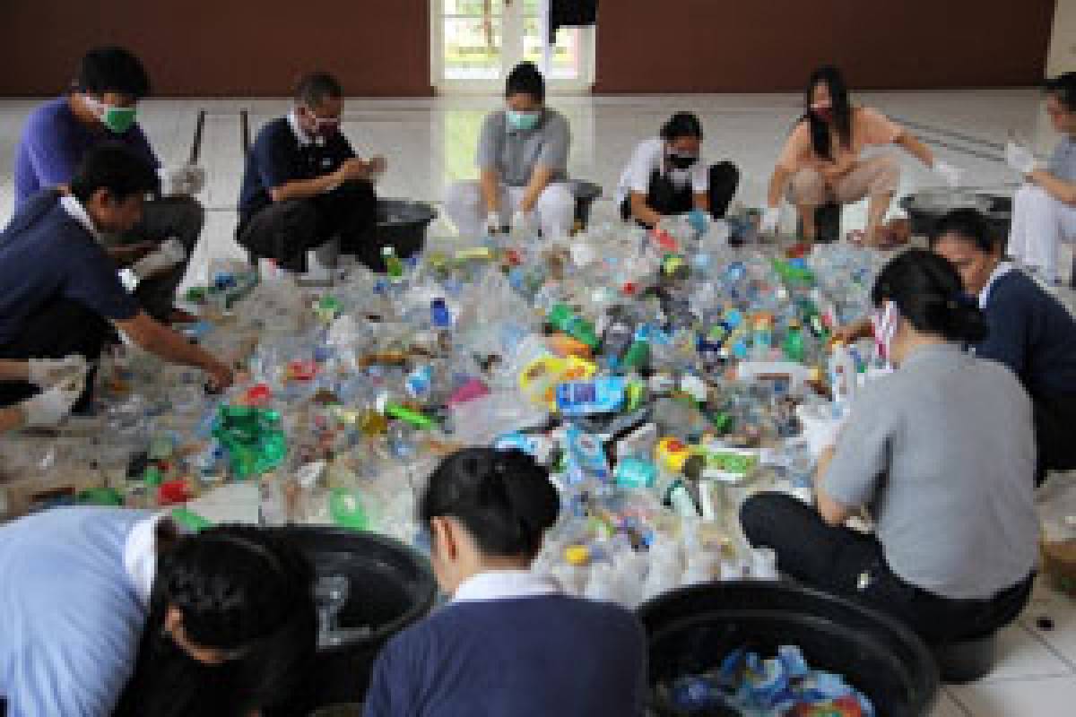 Mengubah Sampah Menjadi Barang Bermanfaat