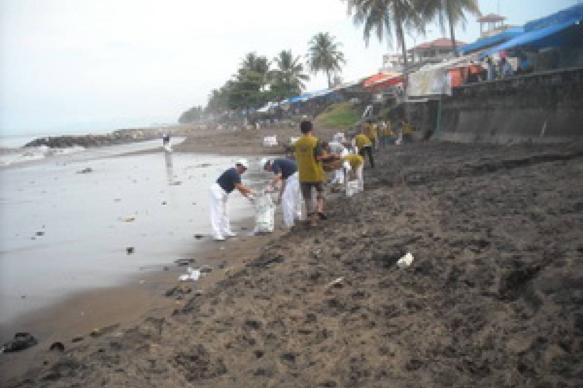 Pantaiku Bersih dan Indah