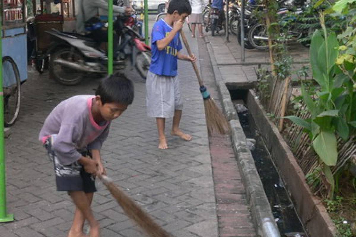 Bersih-bersih di Jumat Pagi