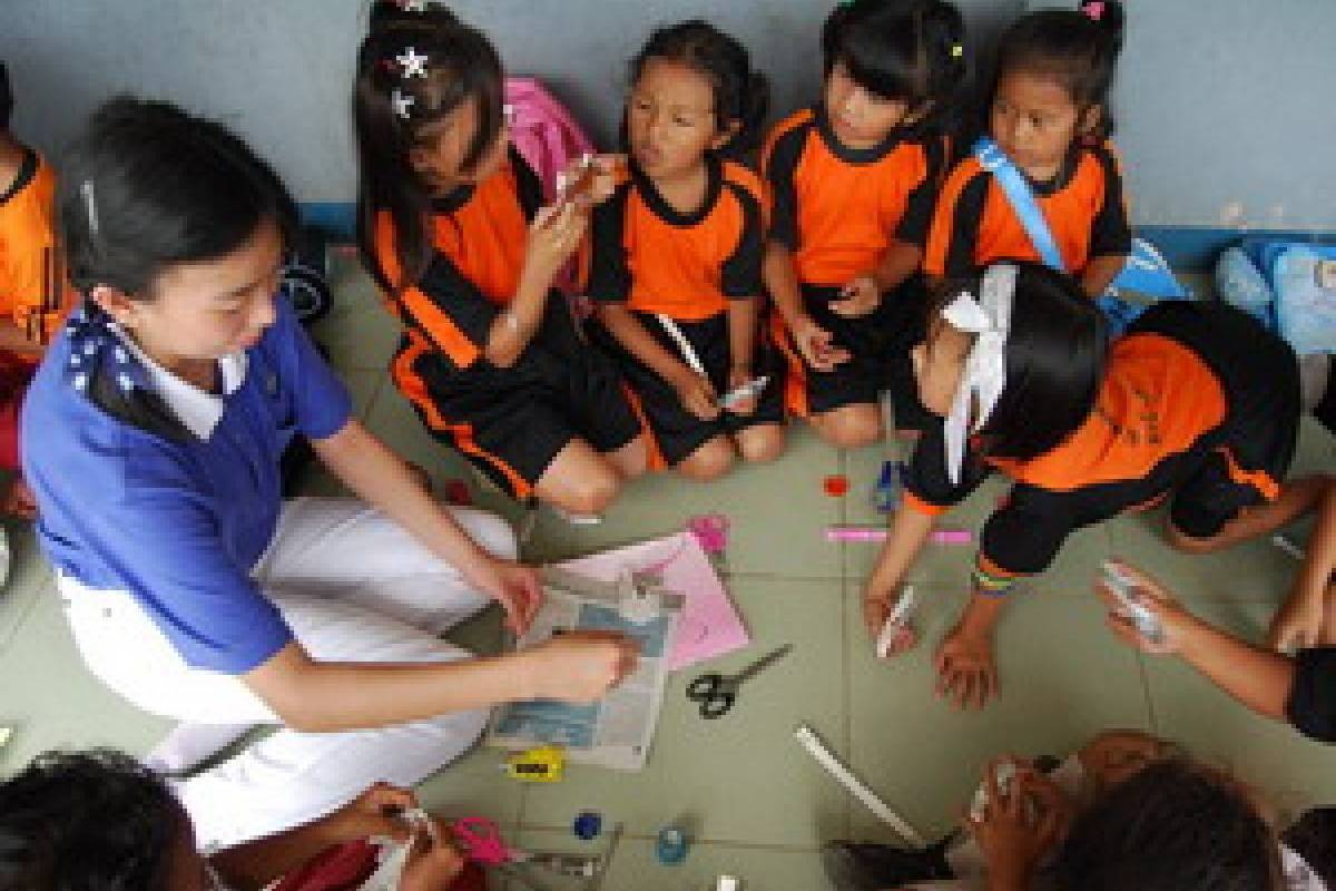 Menanam Budi Pekerti di SDN Cinta Kasih Cikadu