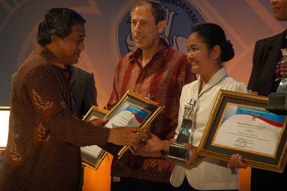 Anugerah Peduli Pendidikan untuk Tzu Chi